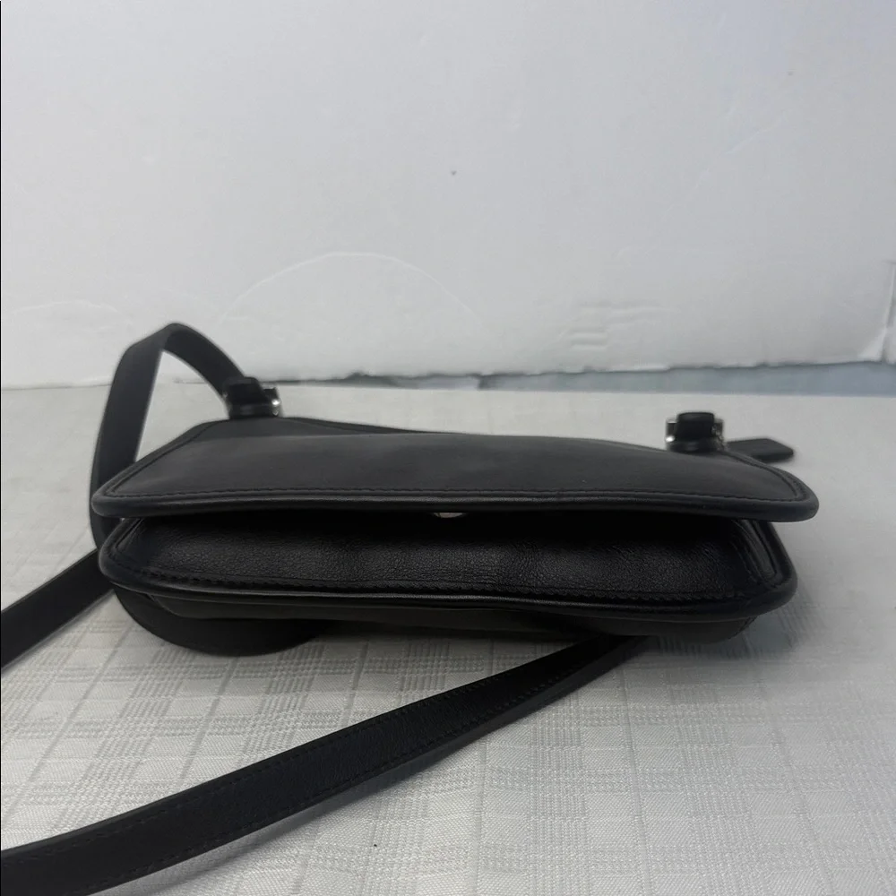 Vintage COACH black Leather Swingaway #9142